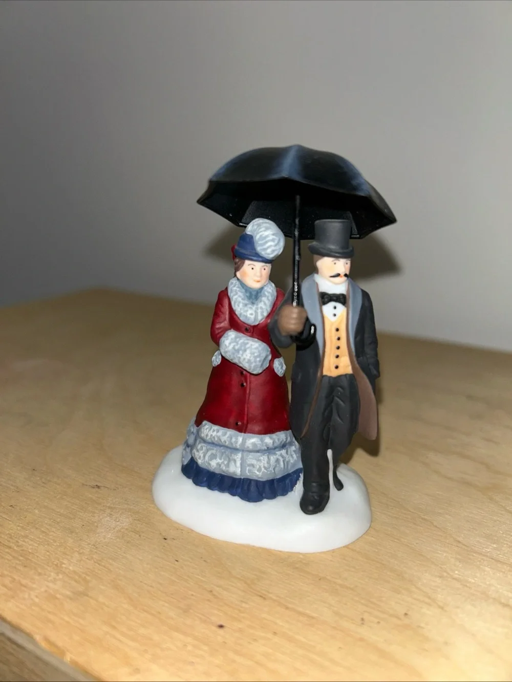 Dept 56 Under the Bumbershoot Item #58460 Dickens Village Accessory Retired 2002